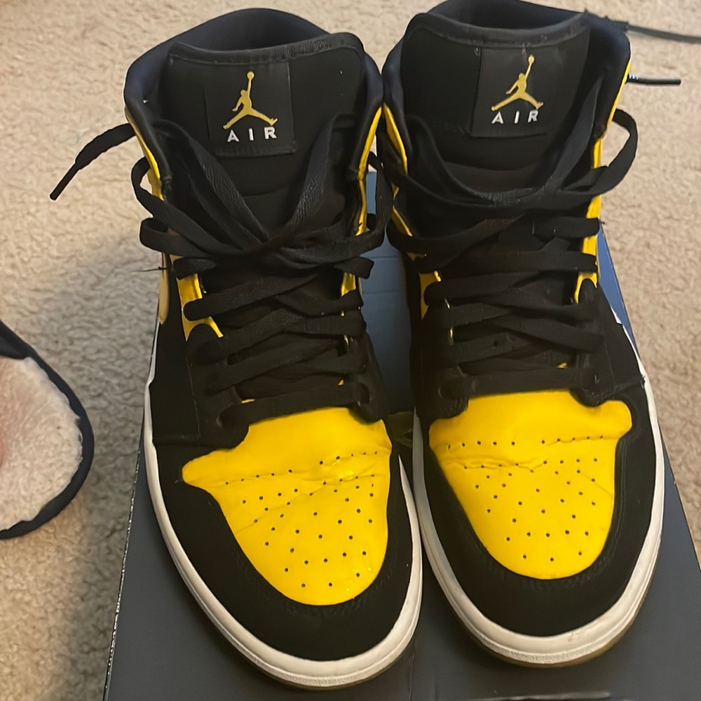 Jordan 1 retro mid “new love” 2017